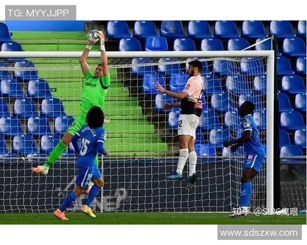 西安足球队与深圳足球队赛后复盘分析比赛节奏与战术表现