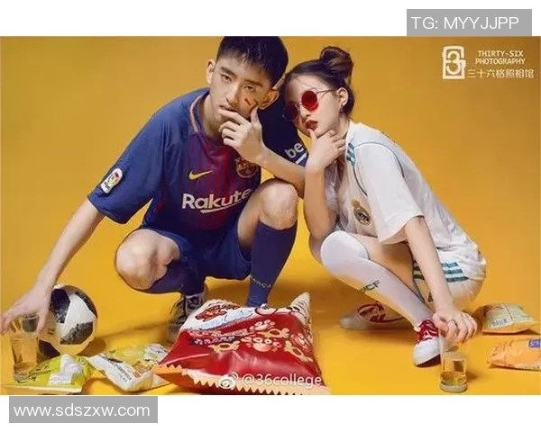 足球明星与模特女友的浪漫写真展现爱情与魅力的完美结合 足球明星与模特女友的浪漫写真展现爱情与魅力的完美结合